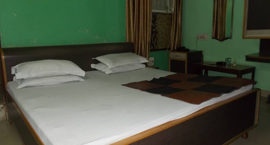 New Light Hotel, Ludhiana 1